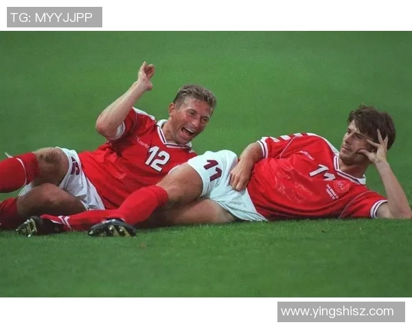 揭秘九十年代足球球星薪资水平与当时足坛经济背景分析 揭秘九十年代足球球星薪资水平与当时足坛经济背景分析