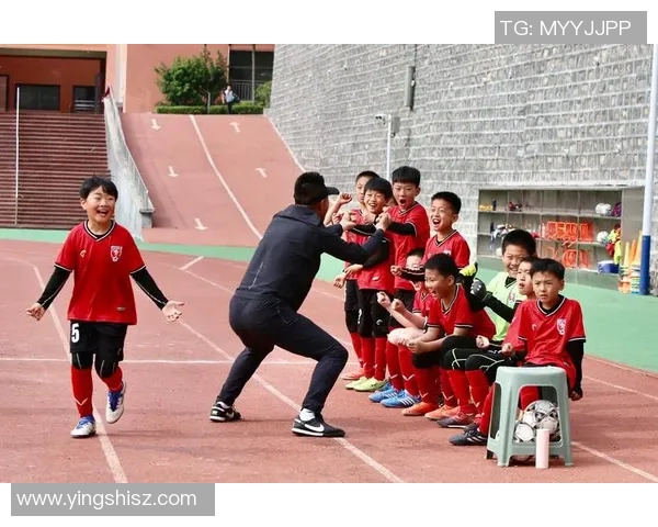 绿茵闪耀瞬间耐克足球巨星奋战赛场激情燃动青春